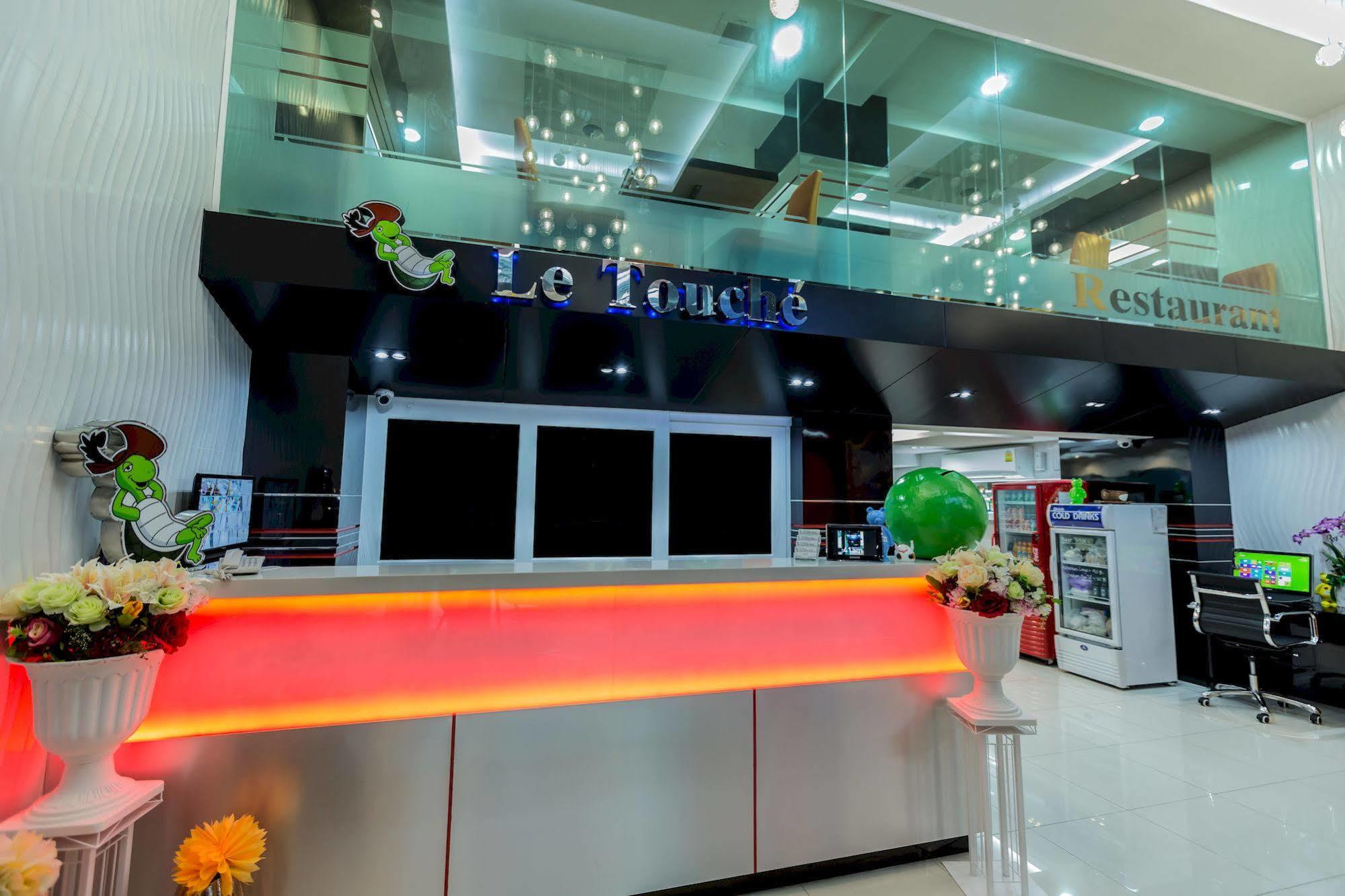 Le Touche Hotel Bangkok Exterior photo