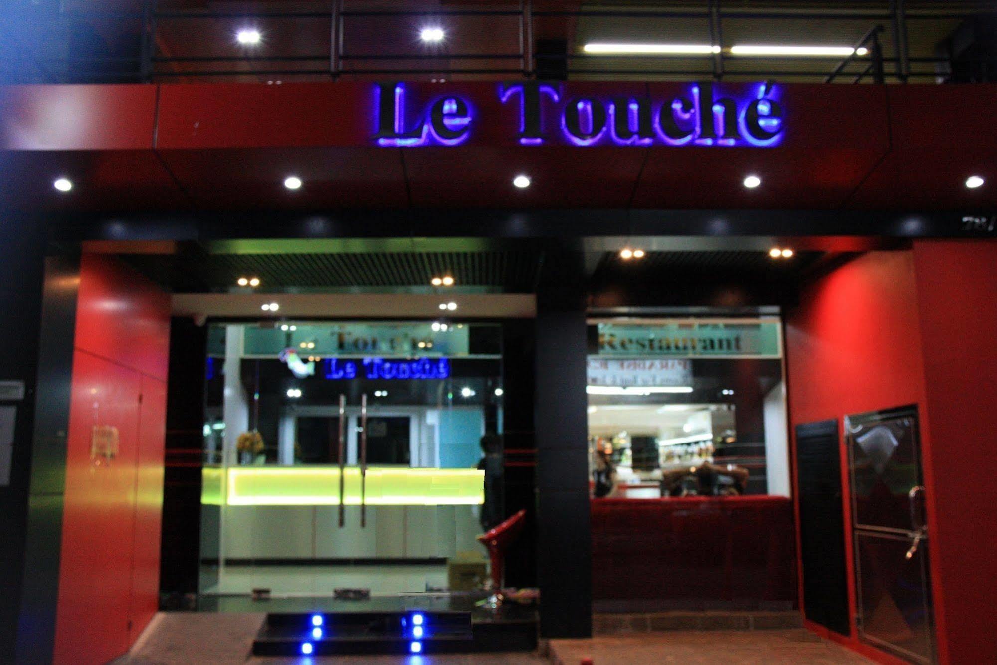 Le Touche Hotel Bangkok Exterior photo