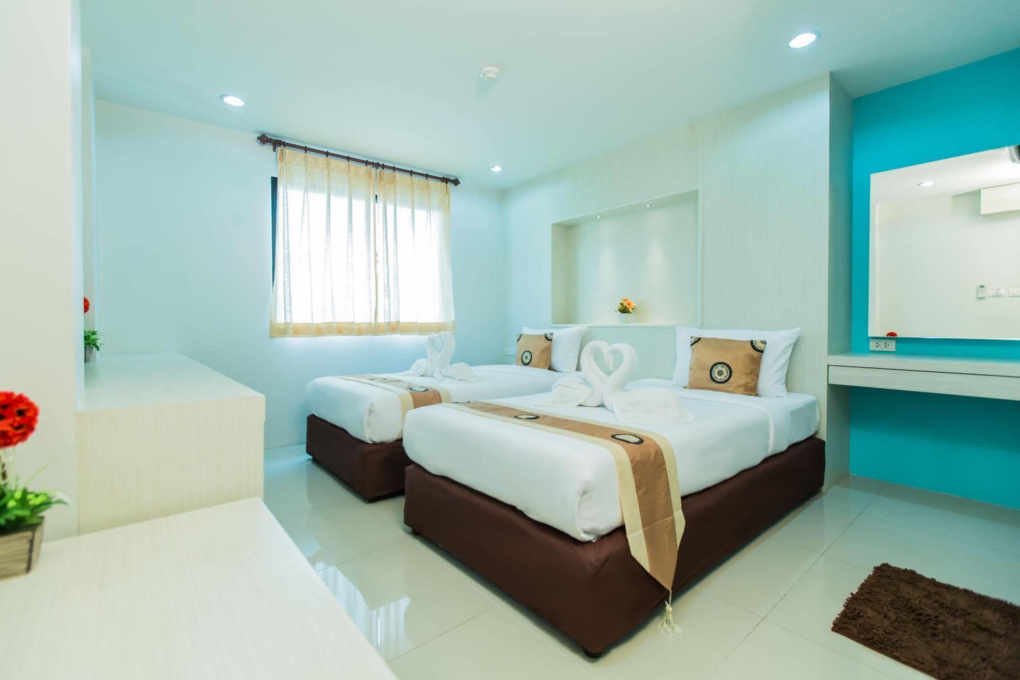 Le Touche Hotel Bangkok Exterior photo